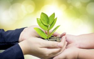 اهدای مبلغ ۲۰۰ میلیون تومان توسط همسر شهید مرزبان به مجمع خیرین سلامت ازنا